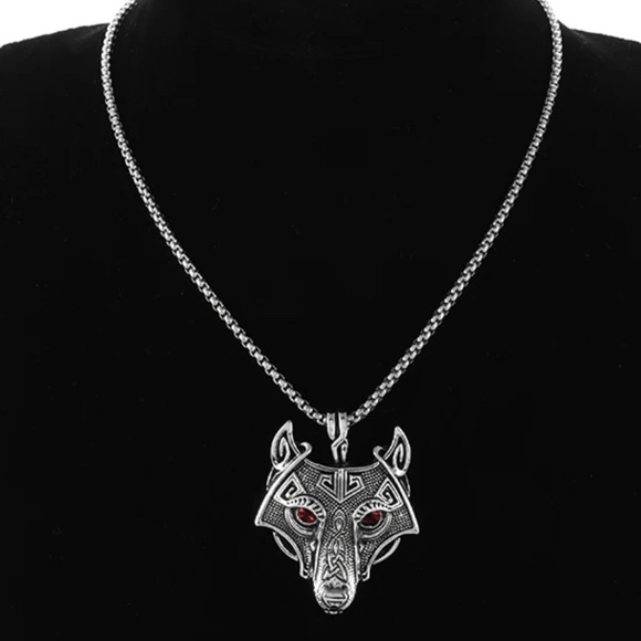 Red eye wolf necklace - Picture 2 of 2